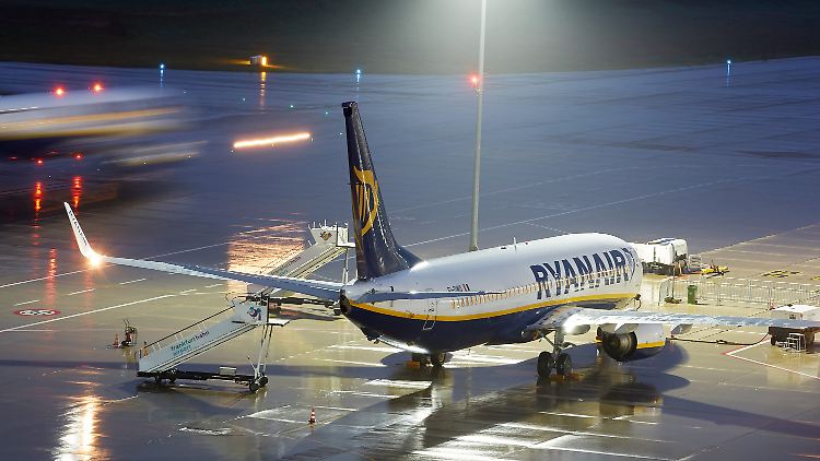 Rayanair-Maschine auf dem Flughafen Frankfurt-Hahn.