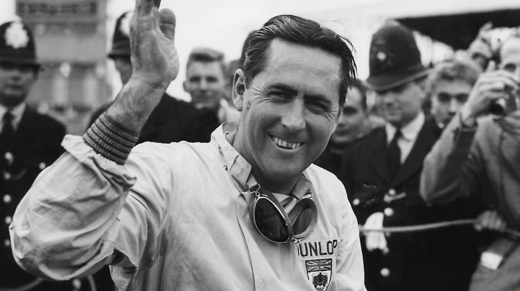 Formel-1-Legende Jack Brabham. Hier auf einem Archivbild nach seinem Sieg auf Cooper Climax im Großen Preis von England am 16. Juli 1960 in Silverstone.