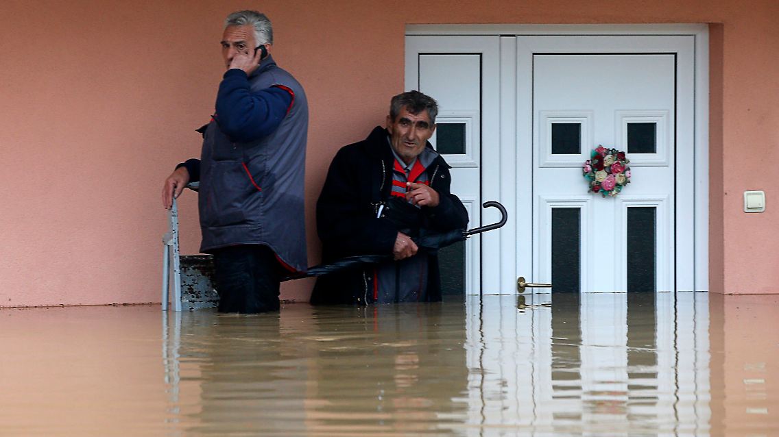 2014-05-17T142028Z_651891252_GM1EA5G1KJP01_RTRMADP_3_BALKANS-FLOOD.JPG2566542539553197224.jpg