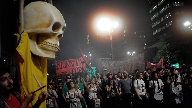 "Tag des Kampfes gegen die WM": Demonstranten in Sao Paulo.