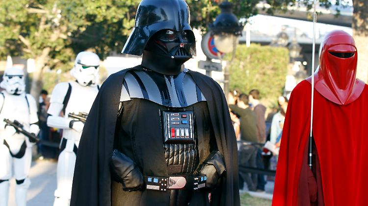 Kostümierte Star-Wars-Jünger zogen Ende April durch Tunis.