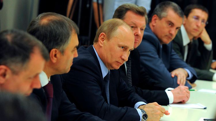 Putin (M.) bei einem Treffen mit Vertretern der Krim-Tataren in der vergangenen Woche. 