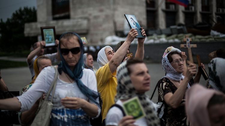 Orthodoxe Ukrainerinnen bei einem öffentlichen Friedensgebet.  