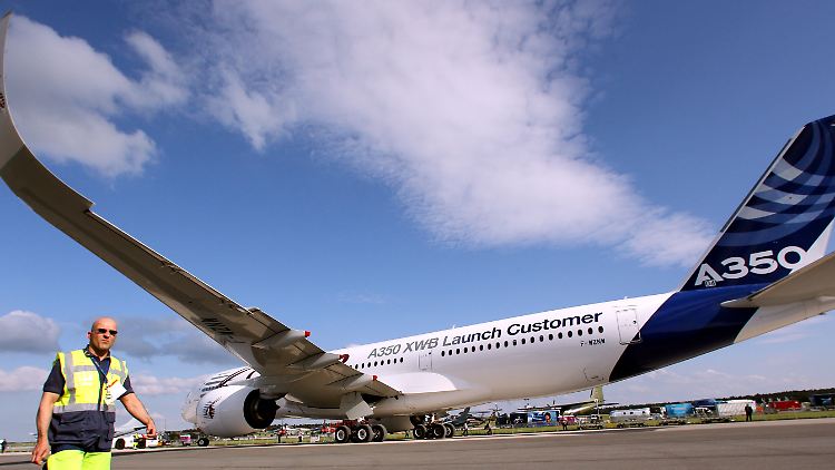 Der A350 wartet in Schönefeld auf seine Bewunderer.