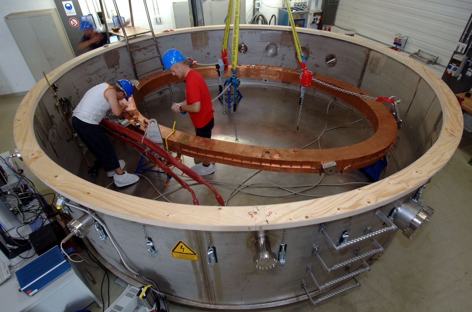 In Greifswald wurde am 20. Mai 2014 die weltweit größte Fusionstestanlage vom Typ Stellarator in (Vor-)Betrieb genommen.