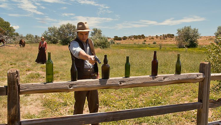 Schon blöd, wenn man im Wilden Westen lebt, aber nicht schießen kann. Albert (Seth MacFarlane) lernt aber dazu.