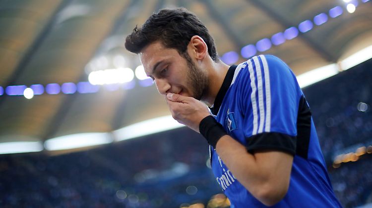 Nach nur einer Saison beim HSV zieht es Hakan Calhanoglu schon weiter.