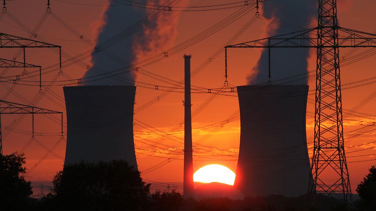 Abenddämmerung: Das deutsche Atomkraftwerk Grafenrheinfeld.