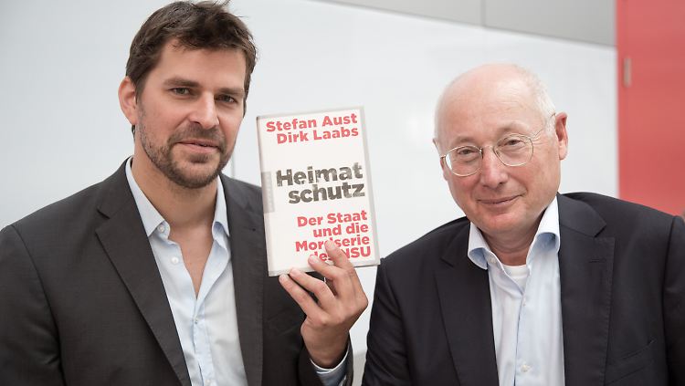 Laabs (l.) und Aust mit ihrem Buch.