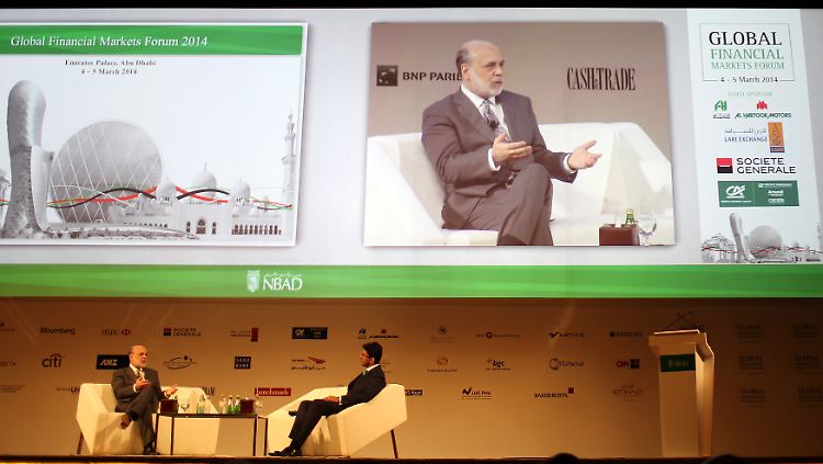 Der ehemalige Fed-Chef Ben Bernanke (l.) zu Gast beim Global Financial Markets Forum in Abu Dhabi Anfang März.
