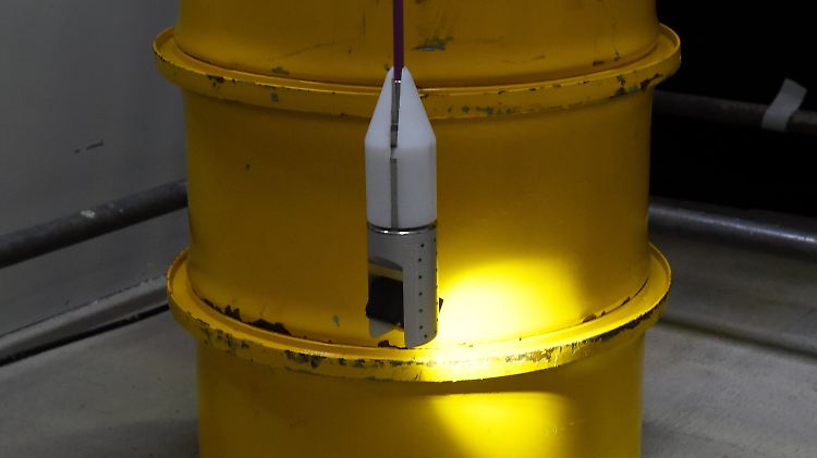 Im Kernkraftwerk Brunsbüttel lagern vor sich hin rostende Fässer mit Atommüll.