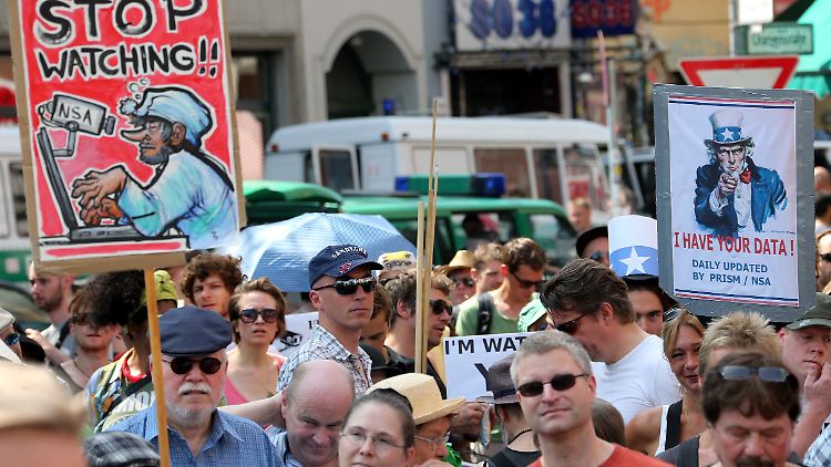 In Deutschland gingen im vergangenen Jahr Tausende auf die Straßen und demonstrierten gegen die Abhörmethoden der NSA.