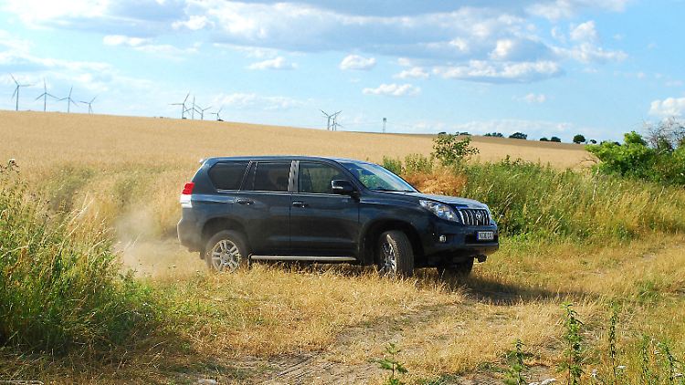 Der Land Cruiser braucht sich nicht zu verstecken: Aus dem Busch auf den Boulevard ist mit dem Toyota absolut machbar.