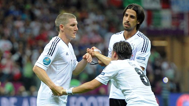 Fraglioche Premiumbesetzung: Bastian Schweinsteiger und Sami Khedira.