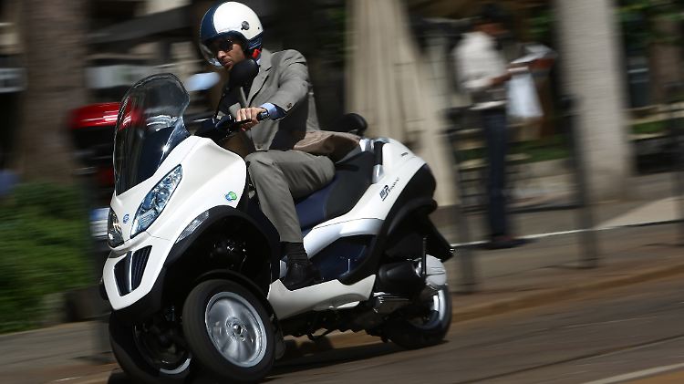 Eigenwilliger Einzelgänger: Laut Piaggio ist der MP3 Hybrid 125 der erste und bislang einzige Roller mit kombiniertem Elektro-Verbrennungs-Antrieb.