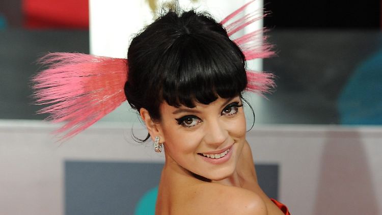 Lily Allen möchte lieber mit ihrer Familie zusammen essen und dann die Kinder ins Bett bringen, anstatt rund um die Uhr zu arbeiten.