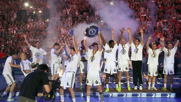 Last-Second-Meister: Der THW Kiel feiert nach dem dramatischen Finale der Handball-Bundesliga.