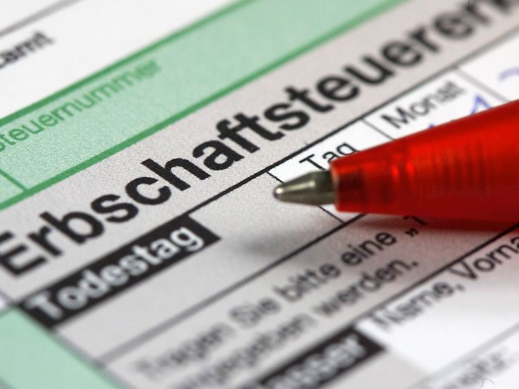 Die Bundesregierung will die Gleichstellung schon 2010 umsetzen, muss aber auch eine Regelung für Altfälle schaffen.