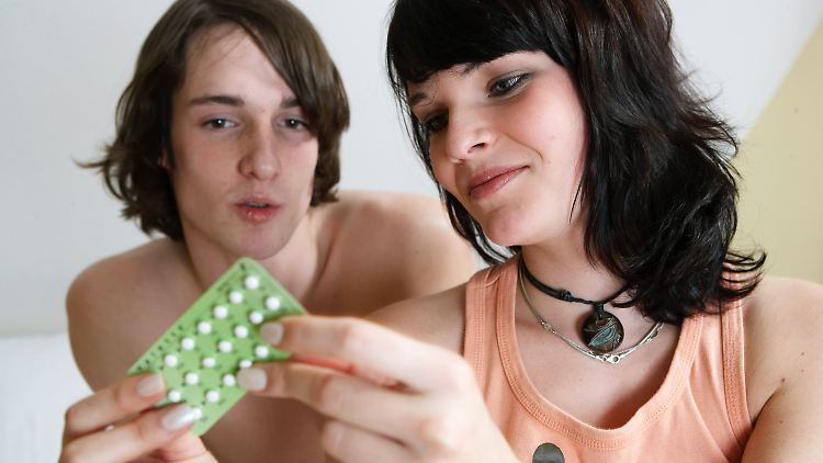 Die frühen Antibabypillen waren sehr hoch dosiert. Heute setzen Frauenärzte verstärkt auf schwächer dosierte Mikropillen. 