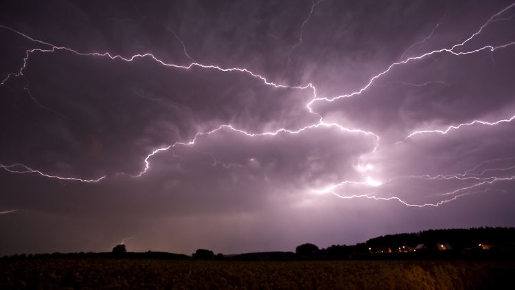 Das Wetter wird unangenehm - ganz so schlimm wie im vergangenen Jahr sollen die Fluten aber nicht werden.