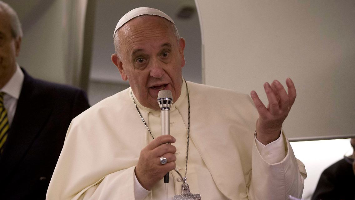 2014-05-26T212502Z_1100789481_GM1EA5R0EKI01_RTRMADP_3_POPE-HOLYLAND.JPG5826203289291334588.jpg