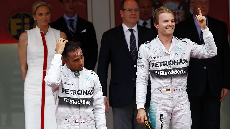 Nico Rosberg strahlt, Lewis Hamilton schmollt - die nächsten Rennen versprechen großes Kino.