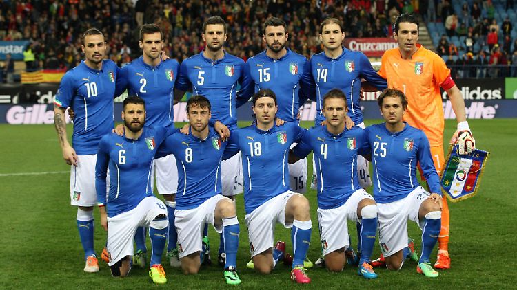 Ja, Gianluigi Buffon hütet immer noch das italienische Tor.