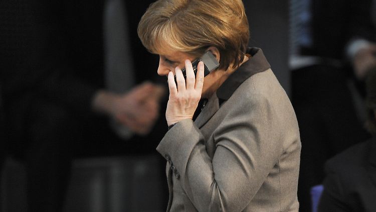 Auch Merkels Handy wurde von der NSA abgehört. Dennoch gibt es Zweifel an ihrem Aufklärungswillen. 