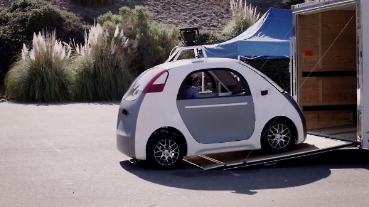 Das selbtsfahrende Google-Car ohne Lenkrad und Bremse sieht aus wie eine Gondel auf Rädern.
