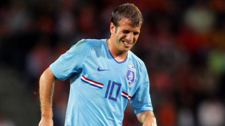 Es geht nicht: Wegen einer Wadenverletzung geht das Elftal-Flugzeug nach Brasilien ohne van der Vaart.