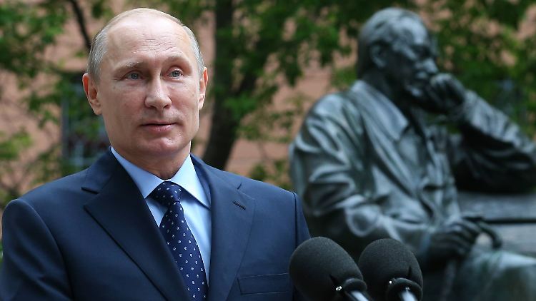 Wenn Wladimir Putin nach Frankreich reist, trifft er den neuen ukrainischen Präsidenten.