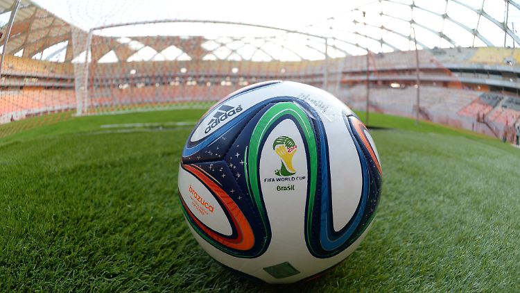 Japanische Forscher meinen: Der aktuelle WM-Ball "Brazuca" hat eine besonders stabile Flugbahn.