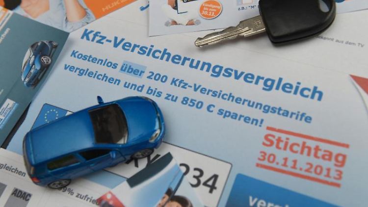Bei KFZ-Versicherungen ist ein Preisvergleich durchaus angebracht. Doch auch hier können die Konditionen variieren und den direkten Vergleich schwierig machen.