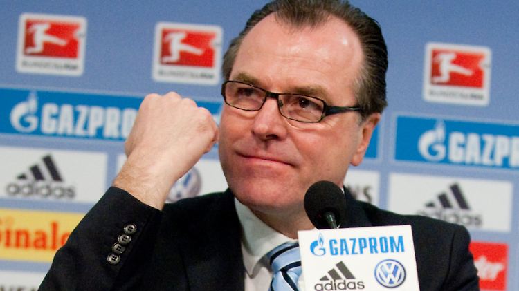 Schalkes Aufsichtsratschef Clemens Tönnies muss um seine Macht beim Fleischkonzern Tönnies zittern. Er gibt sich aber kämpferisch.
