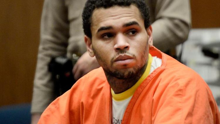 Chris Brown muss erstmal nicht mehr orange tragen.
