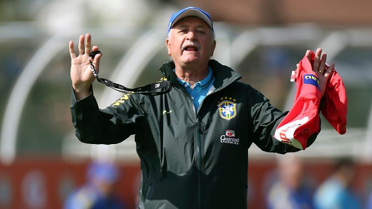 Bitte keine Verrenkungen! Brasiliens Trainer Luis Felipe Scolari stellt Sex-Regeln für seine Spieler auf.