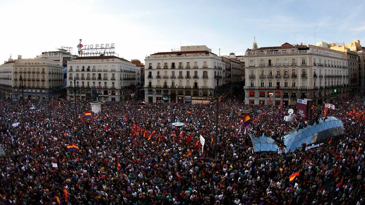 Anti-Royalisten auf dem Platz Puerta del Sol in Madrid.