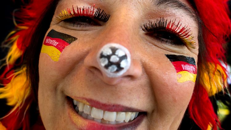 Während der WM sind viele Fans nur halbherzig bei der Arbeit.