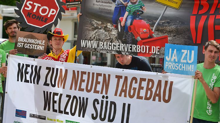 Die Proteste der Lausitzer werden durch harsche Kritik von Seiten der Grünen und Umweltverbände verschärft.