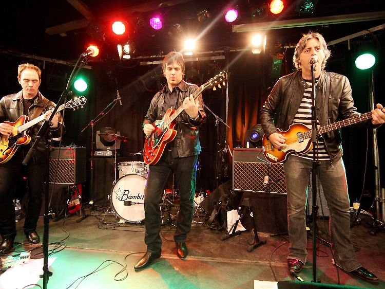 Die Band "Bambi Kino" spielte die gleichen Lieder, im gleichen Club "Indra" - wie die Beatles vor 50 Jahren auf der Hamburger Reeperbahn.