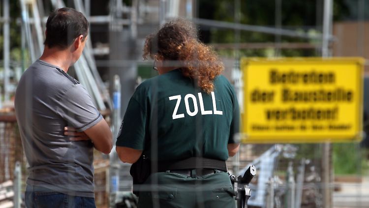 Erfolgreicher Kampf: Seit mehr als einem Jahrzehnt ging die Schwarzarbeit in Deutschland zurück - bis jetzt. 