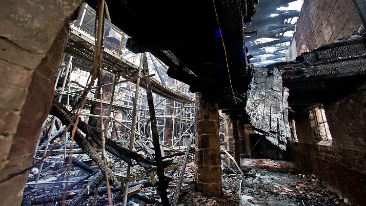 Blick in die durch das Feuer zerstörte Kirche St. Martha.