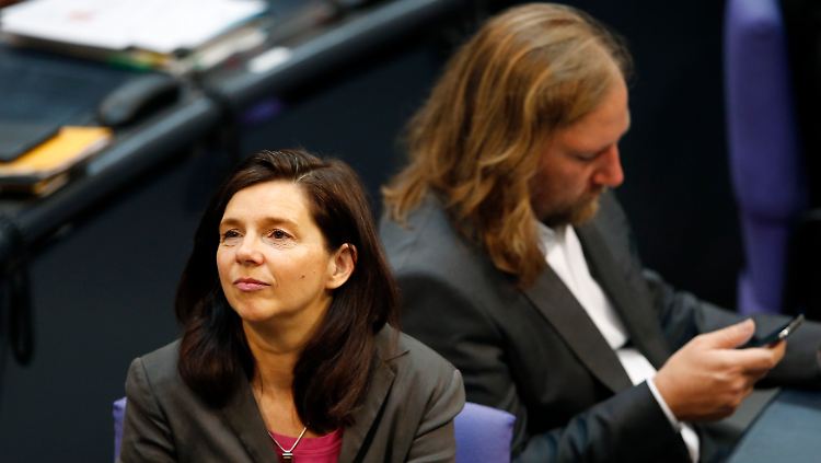 Katrin Göring-Eckardt dürfte sich über die Reaktion der Linken-Spitze freuen. Im Bundestag bezeichnete sie Dagdelens Worte als "absurde Unterstellung".