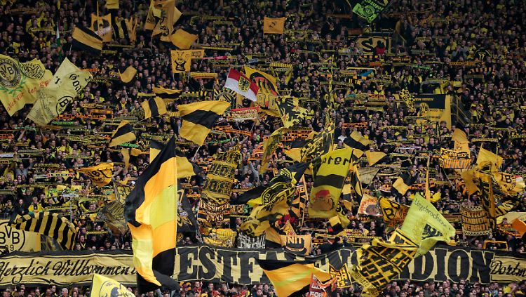 BVB-Fans im Stadion: Spielt die Deutsche Bank bald in Dortmund mit?