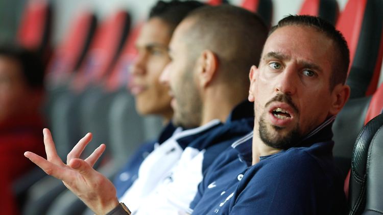 Der Rücken von Europas Fußballer des Jahres bereitet Frankreich Sorgen.