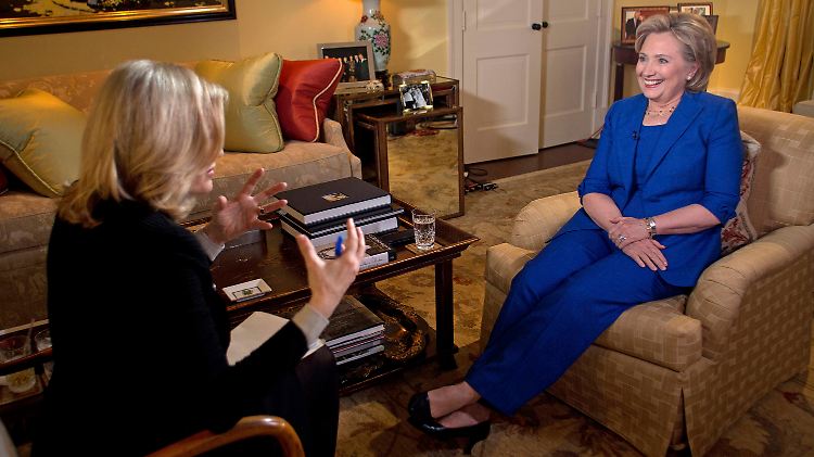 Auch ABC-News stürzt sich auf Clintons Memioren. Die Ex-Außenministerin (r.) im Gespräch mit ABC-Reporterin Diane Sawyer. 