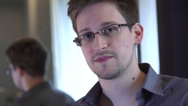 Mit diesem Foto wurde Snowden bekannt: Am 10. Juni 2013 machte der "Guardian" Snowden als Quelle der Enthüllungen bekannt - er selbst hatte dies so gewollt.