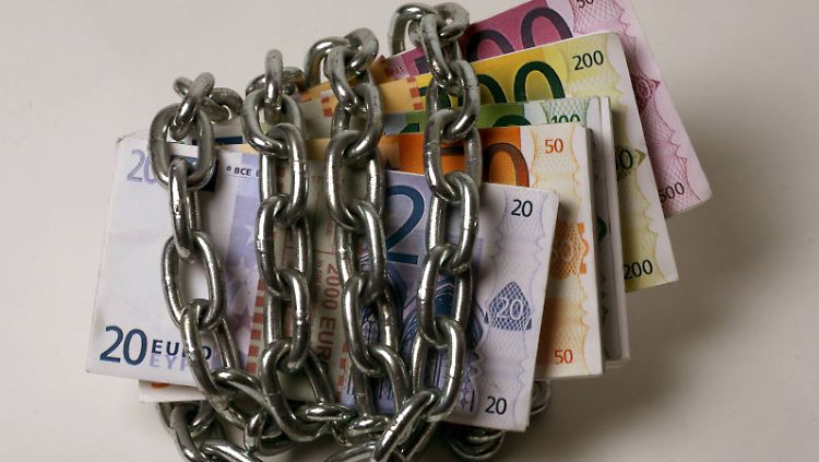 Wer länger auf sein Geld verzichten kann, sichert sich mit einem Festgeldkonto Zinsen über 1,5 Prozent.