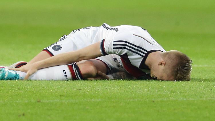 Marco Reus muss den nächsten schweren Schlag hinnehmen: Er wird seinem Verein bis in die neue Saison fehlen.