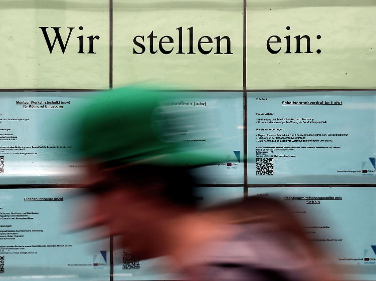 Kritiker fürchten nach der Einführung des Mindestlohns negative Auswirkungen auf den Arbeitsmarkt.